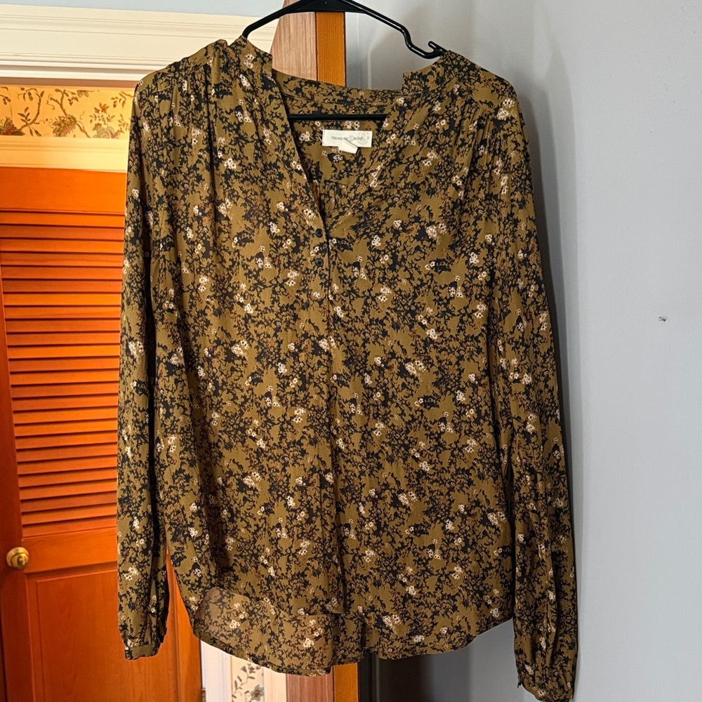 Treasure & Bond Olive Floral V-Neck Long-Sleeve Blouse